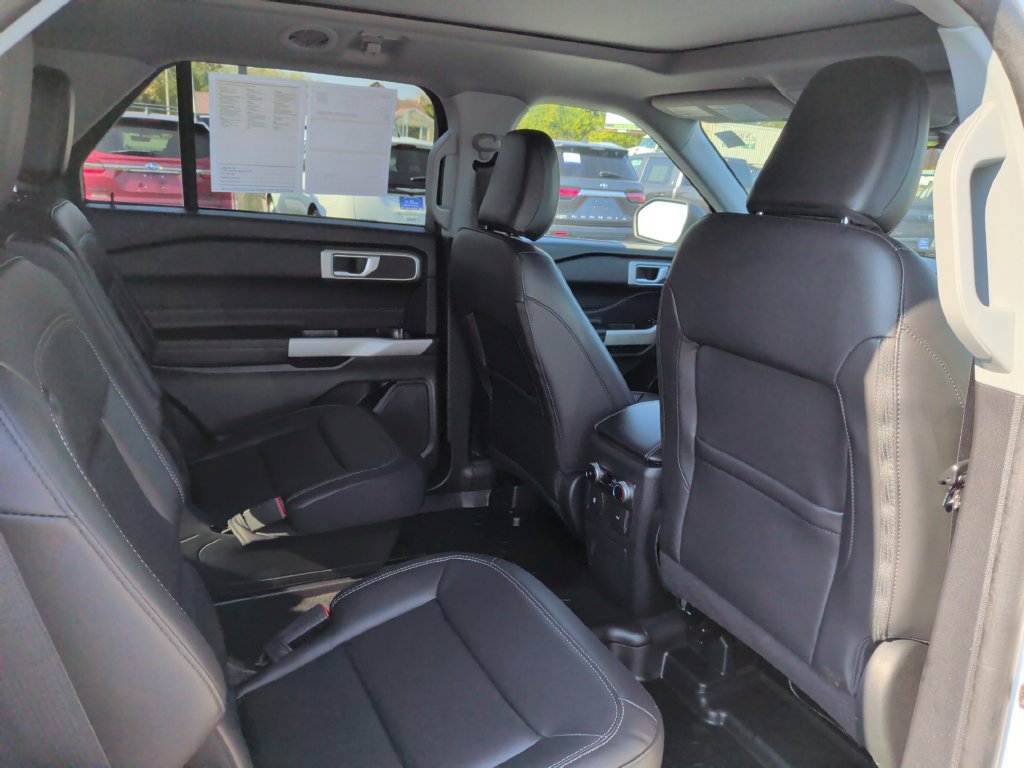 Certified 2023 Ford Explorer XLT w/ Equipment Group 202A AWD/4WD image 18