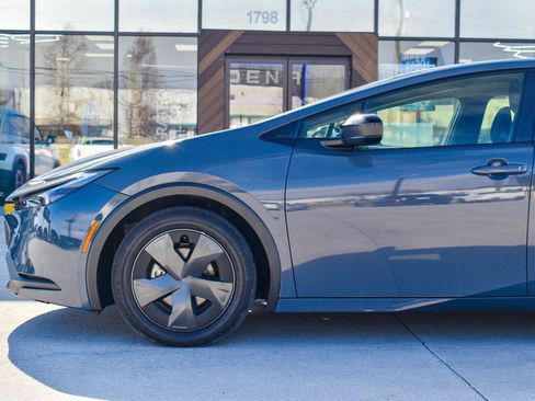 Used 2024 Toyota Prius LE image 30