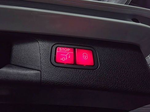 Used 2017 Mercedes-Benz E 400 4MATIC Wagon image 43