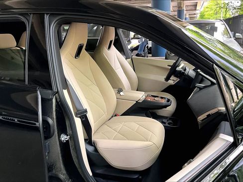 Used 2024 BMW iX xDrive50 w/ Premium Package AWD/4WD image 8