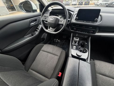 Used 2025 Nissan Rogue SV image 36