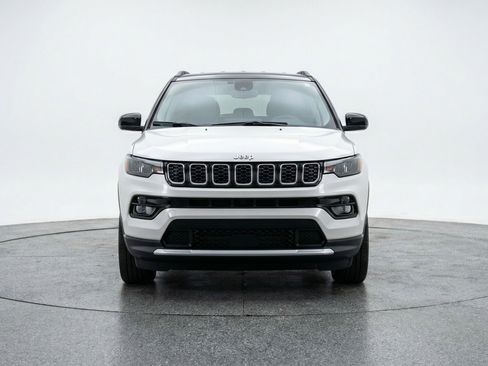 Used 2025 Jeep Compass Limited AWD/4WD image 2