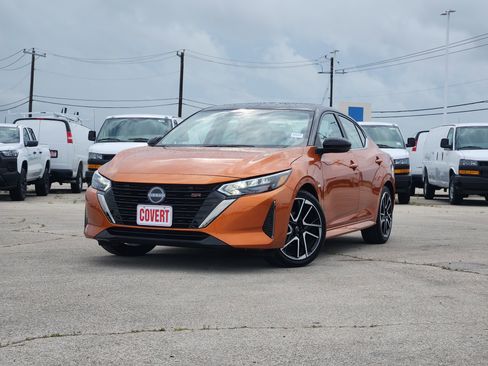 Used 2025 Nissan Sentra SR w/ Trunk Package FWD image 1
