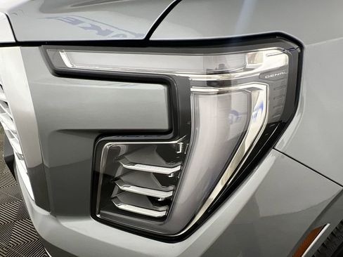 Used 2025 GMC Yukon XL Denali w/ Denali Reserve Package image 37