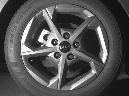 Used 2025 Kia K4 LXS image 15