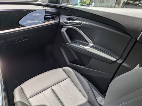 Used 2025 Audi Q5 Premium image 17