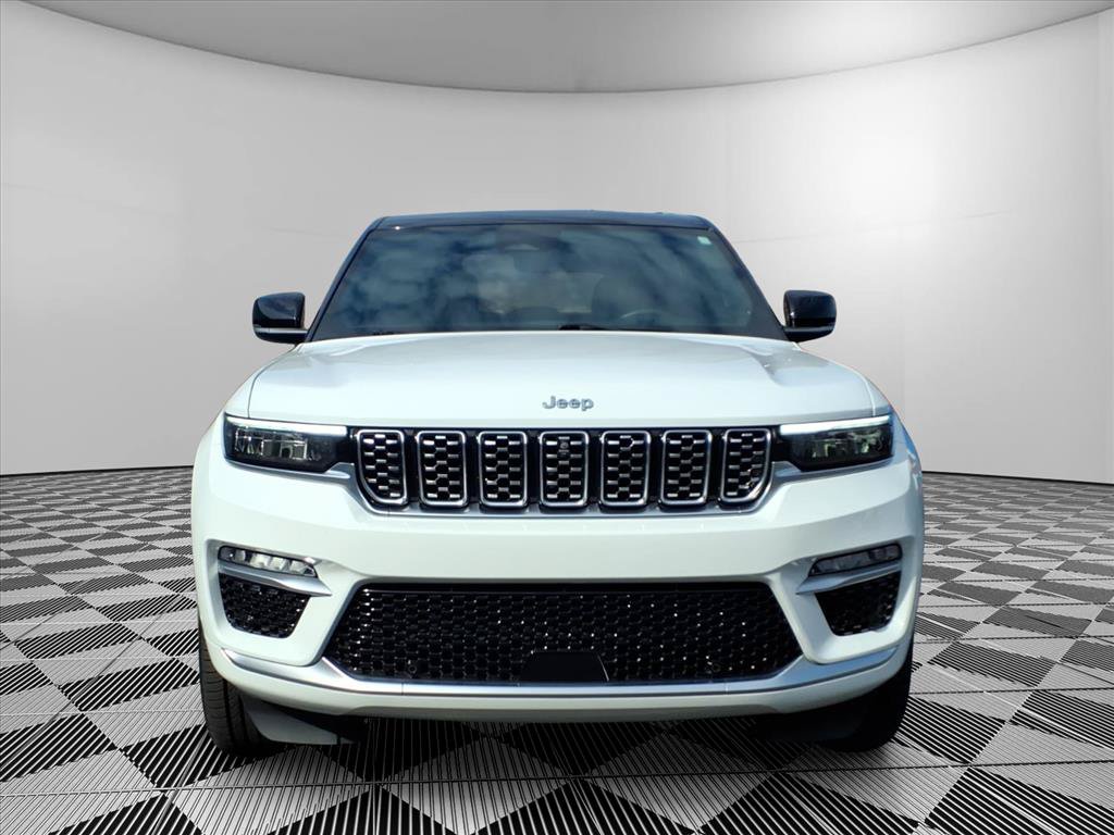 Certified 2022 Jeep Grand Cherokee Summit w/ Luxury Tech Group V AWD/4WD image 4