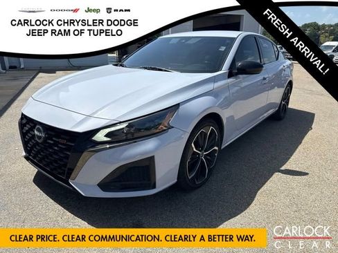 Used 2024 Nissan Altima 2.5 SR FWD image 1