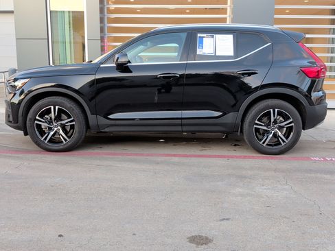 Used 2025 Volvo XC40 B5 Core image 7