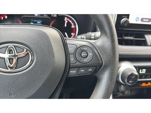Certified 2025 Toyota RAV4 XLE FWD image 27