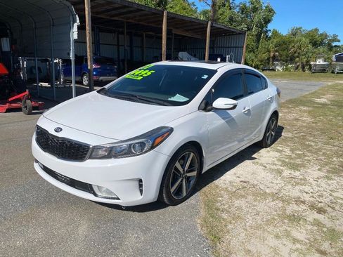 Used 2017 Kia Forte EX w/ EX Premium Plus Package FWD image 2