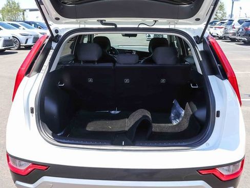 Used 2023 Kia Niro LX FWD image 31