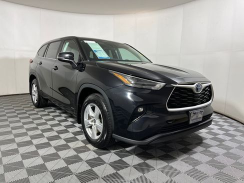 Used 2023 Toyota Highlander LE image 6