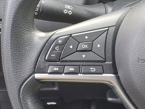 Used 2020 Nissan Rogue Sport S image 18