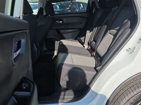 Used 2024 Nissan Rogue SV image 27