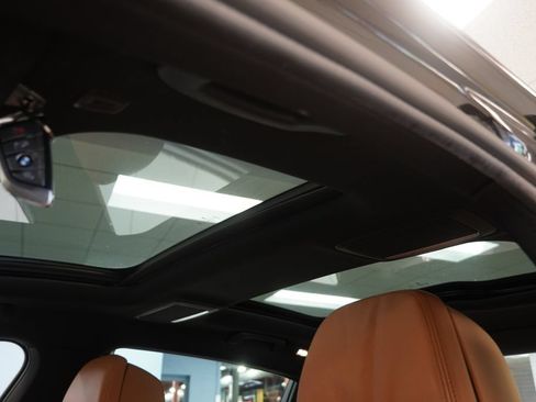 Used 2017 BMW 740i xDrive AWD/4WD image 4