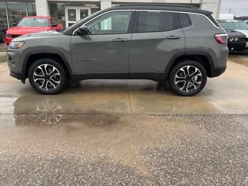 Used 2022 Jeep Compass Limited image 9