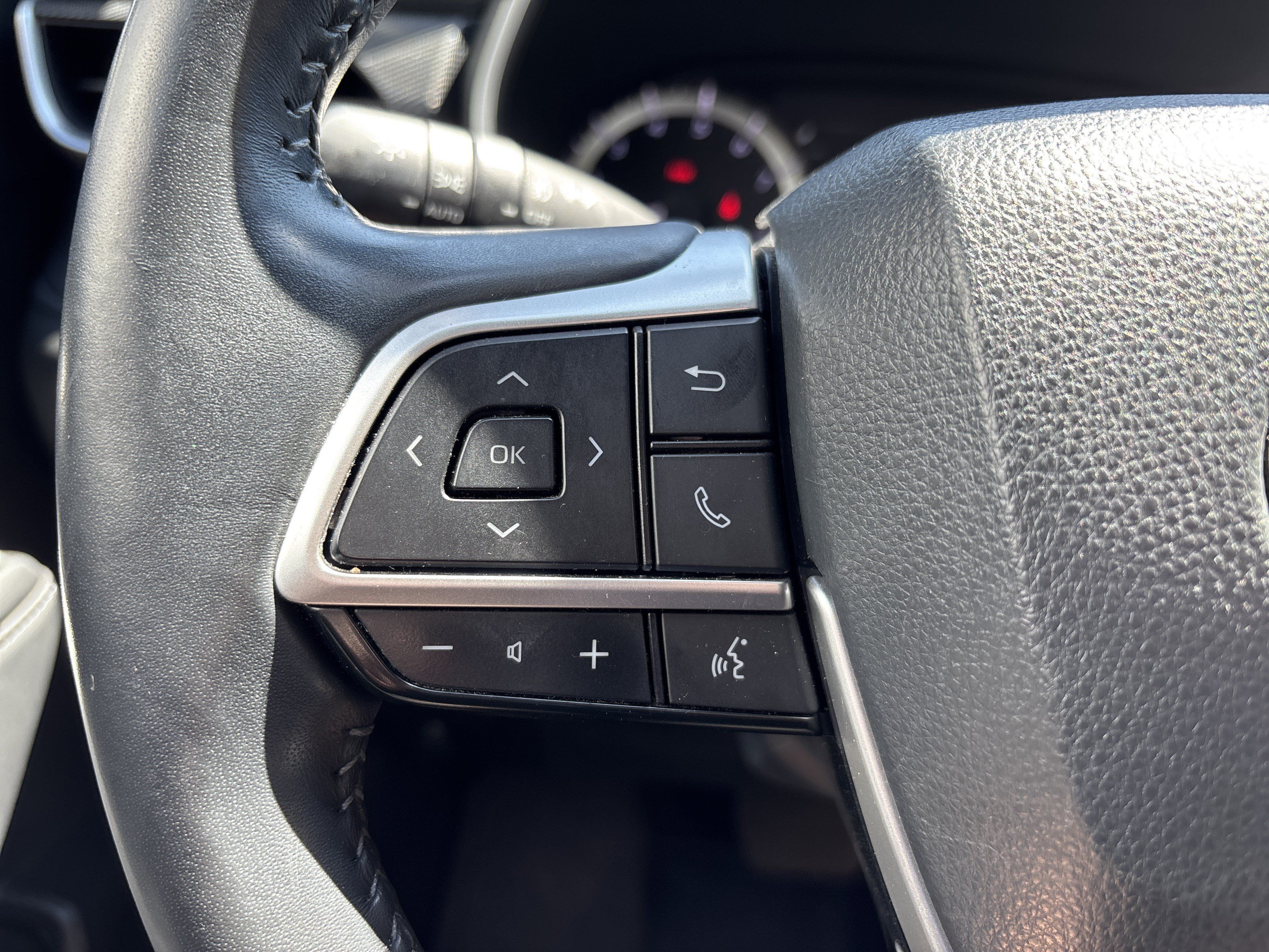Used 2023 Toyota Highlander XSE AWD/4WD image 18