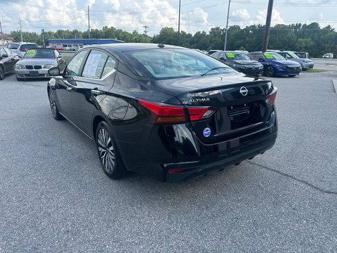 Used 2025 Nissan Altima 2.5 SV FWD image 3