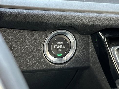 Used 2024 Chevrolet Traverse LT image 25