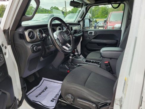 Used 2020 Jeep Wrangler Unlimited Sahara image 22