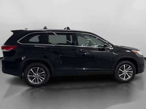 Used 2019 Toyota Highlander XLE AWD/4WD image 11