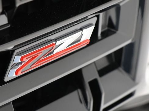 Used 2025 Chevrolet Suburban Z71 image 31