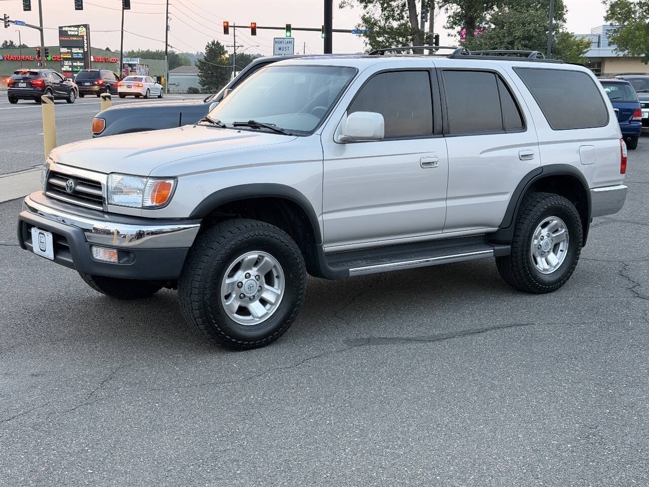 Used 1999 Toyota 4Runner SR5 w/ Upgrade Value Pkg 4 AWD/4WD image 10