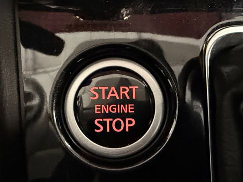 Used 2023 Nissan Kicks SR image 31