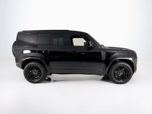 Used 2025 Land Rover Defender 110 S image 6