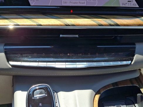 Used 2022 Cadillac Escalade Premium Luxury Platinum w/ Heavy-Duty Trailer Package AWD/4WD image 21