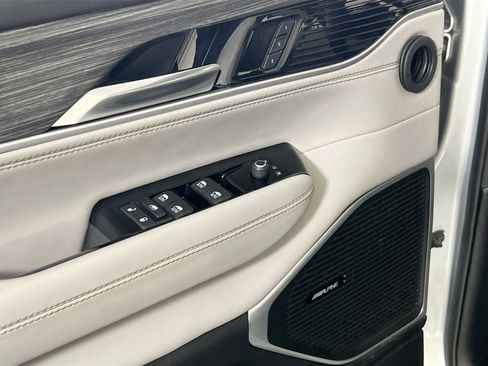 Used 2022 Jeep Wagoneer Series III w/ Flexible Seating Group image 18