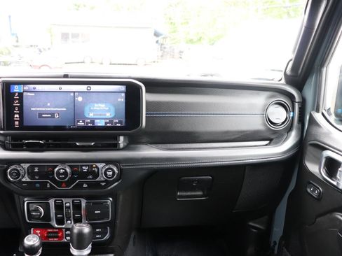 Used 2024 Jeep Wrangler Unlimited Rubicon 4xe AWD/4WD image 18