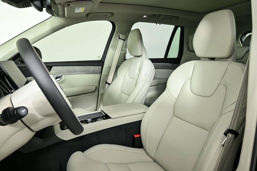 Used 2026 Volvo XC90 B6 Ultra w/ Protection Package AWD/4WD image 7