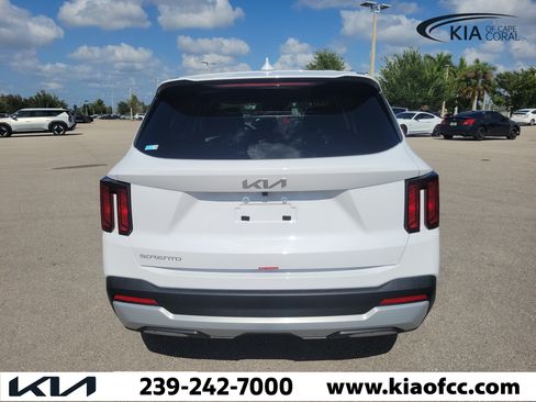 New 2026 Kia Sorento LX FWD image 8