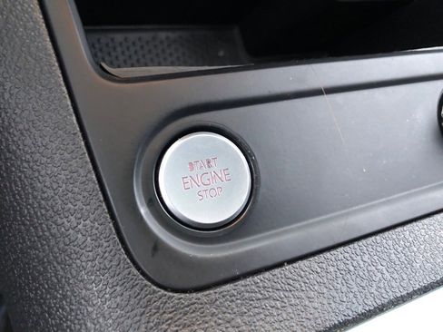 Used 2017 Volkswagen Tiguan Sport image 28