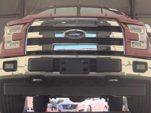 Used 2017 Ford F150 Lariat w/ Equipment Group 502A Luxury AWD/4WD image 3
