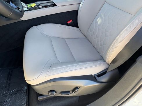 New 2025 Volvo XC90 T8 Plus w/ Protection Package Premier image 19