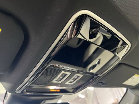 Used 2020 Land Rover Range Rover Velar R-Dynamic S image 34