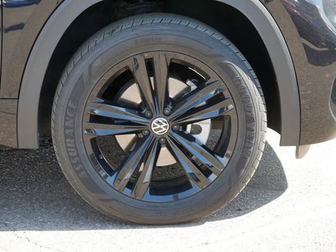 Certified 2023 Volkswagen Atlas Cross Sport SEL R-Line image 9