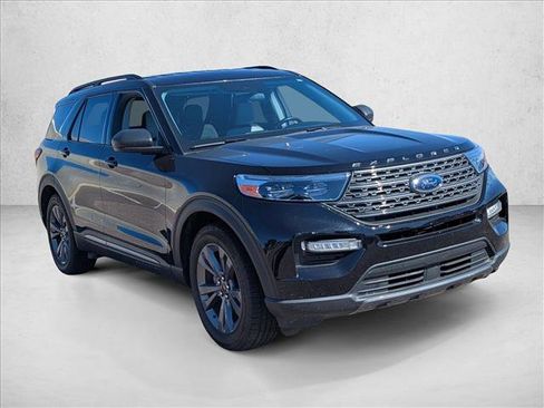 Used 2021 Ford Explorer XLT w/ Equipment Group 202A image 3