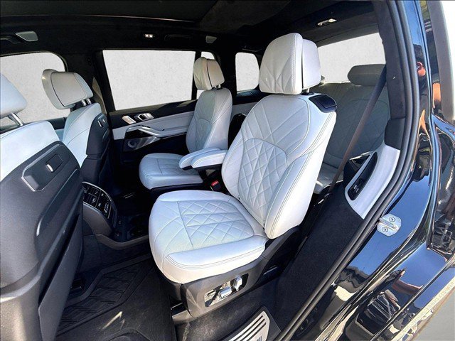 Used 2024 BMW X7 xDrive40i w/ M Sport Package AWD/4WD image 27