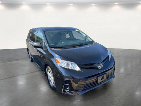 Used 2020 Toyota Sienna L FWD image 8