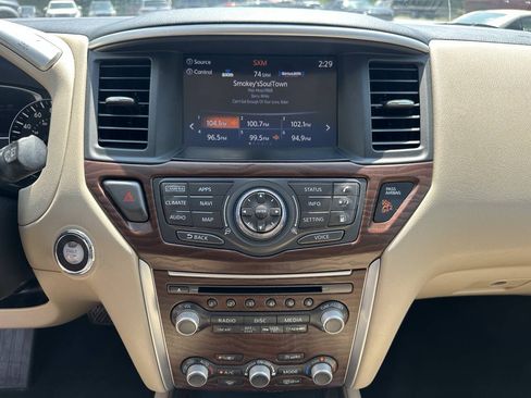 Used 2018 Nissan Pathfinder Platinum AWD/4WD image 15