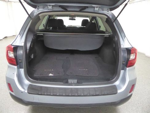 Used 2017 Subaru Outback 2.5i Premium image 32