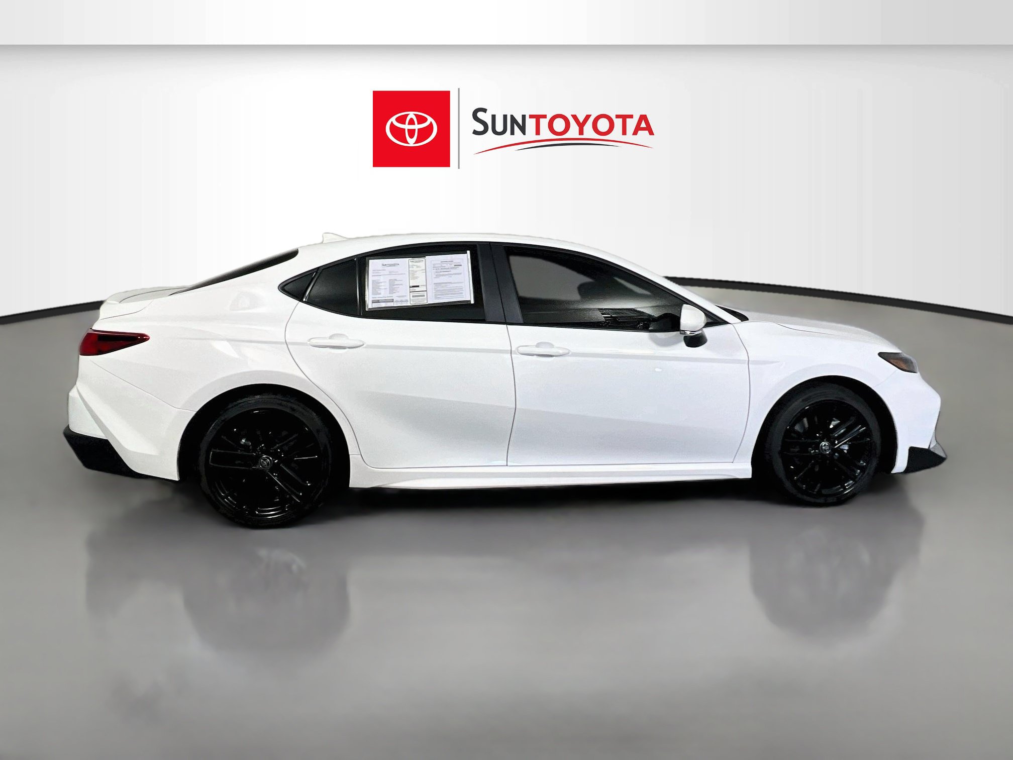Used 2025 Toyota Camry SE w/ Convenience Package FWD image 2
