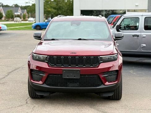 Used 2023 Jeep Grand Cherokee Altitude AWD/4WD image 32