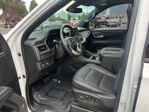 Used 2022 Chevrolet Tahoe Z71 w/ Luxury Package AWD/4WD image 10