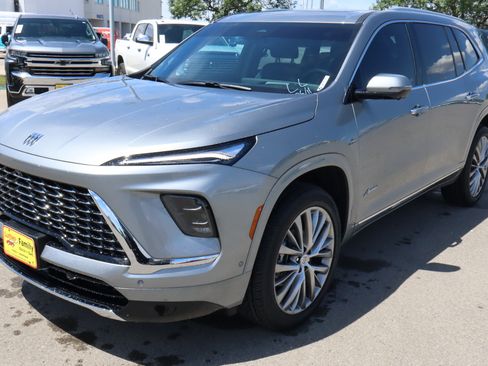 Used 2026 Buick Enclave Avenir w/ Super Cruise Package AWD/4WD image 3
