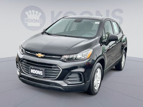 Used 2020 Chevrolet Trax LS w/ LPO, Protection Package FWD image 1